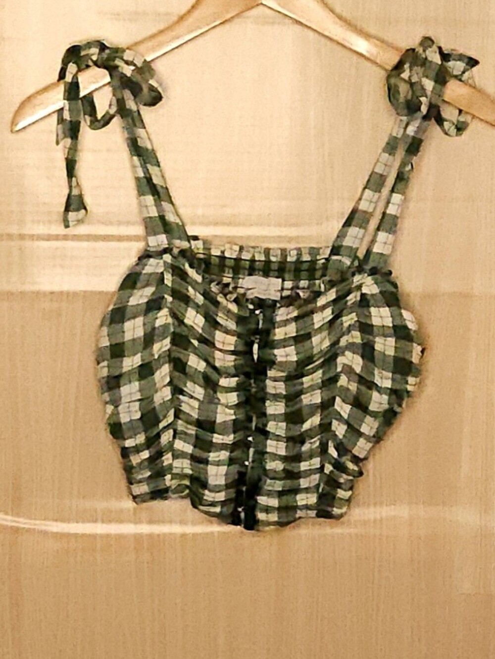Urban Outfitters women’s cropped green cream plaid sleeveless top medium